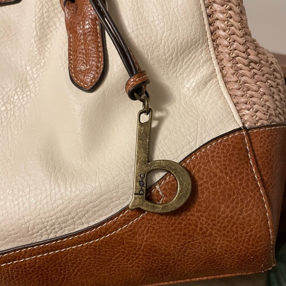 BOC White pebbled leather accented with light brown leather - Picture 5 of 13